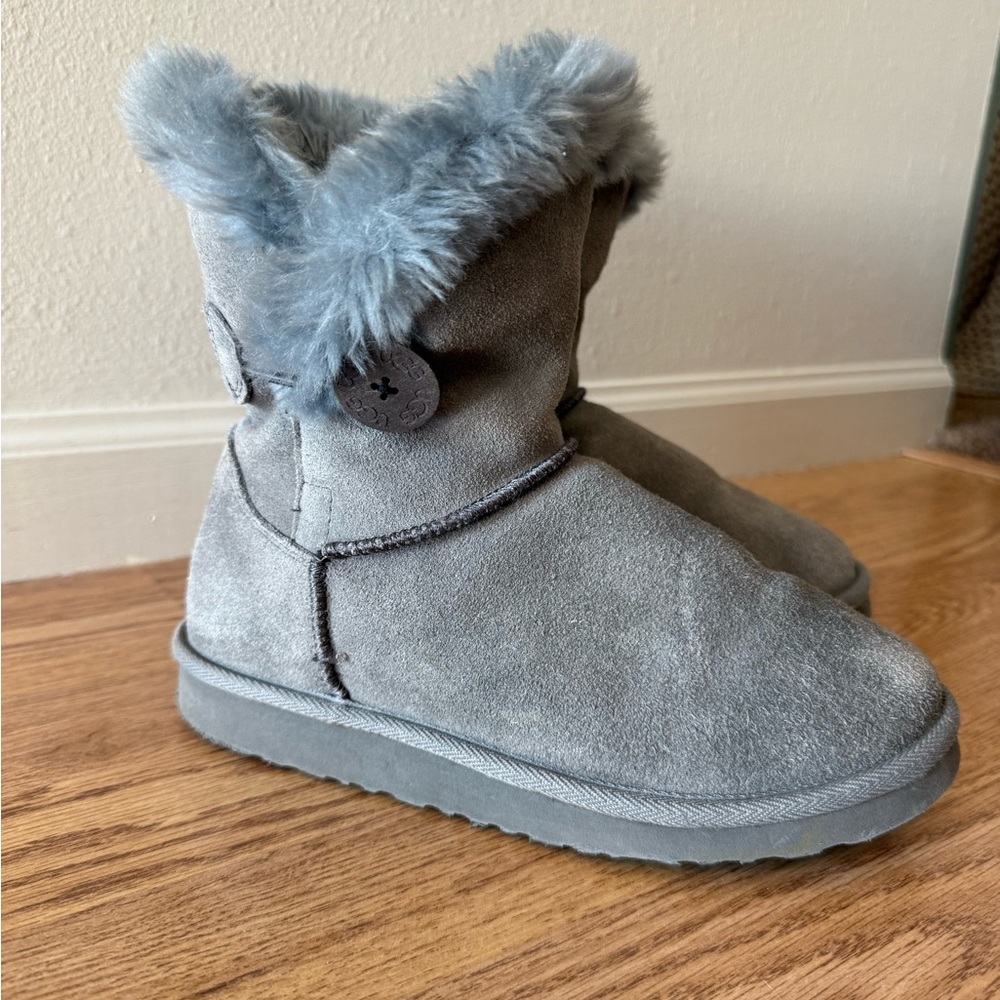 UGG Australia Bailey Button Grey Sheepskin women’s size 7